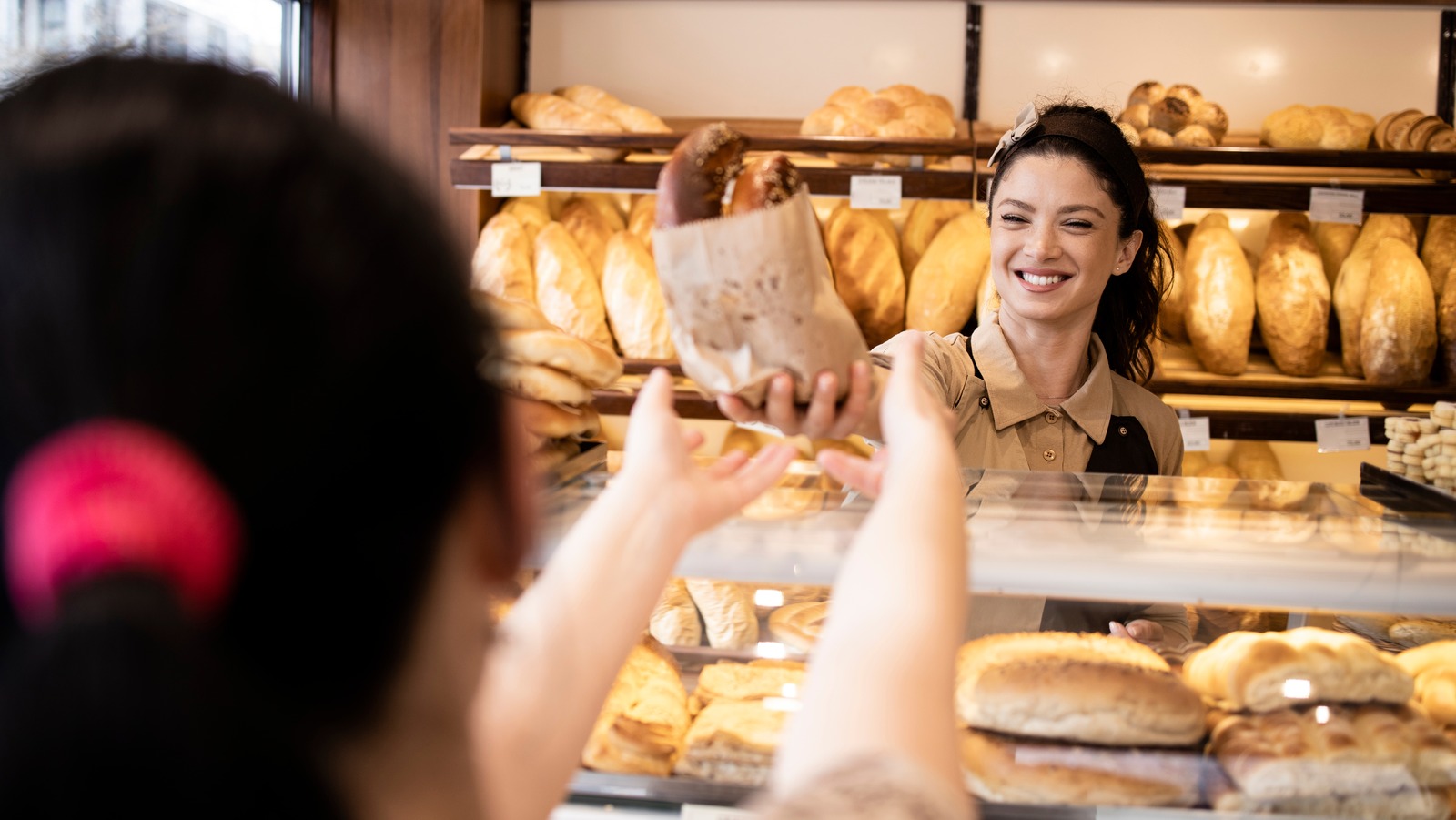 Baker slicing bread